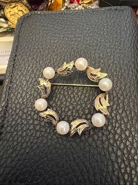 Vintage Elegant Gold filled Cultured Pearls  Circular Brooch